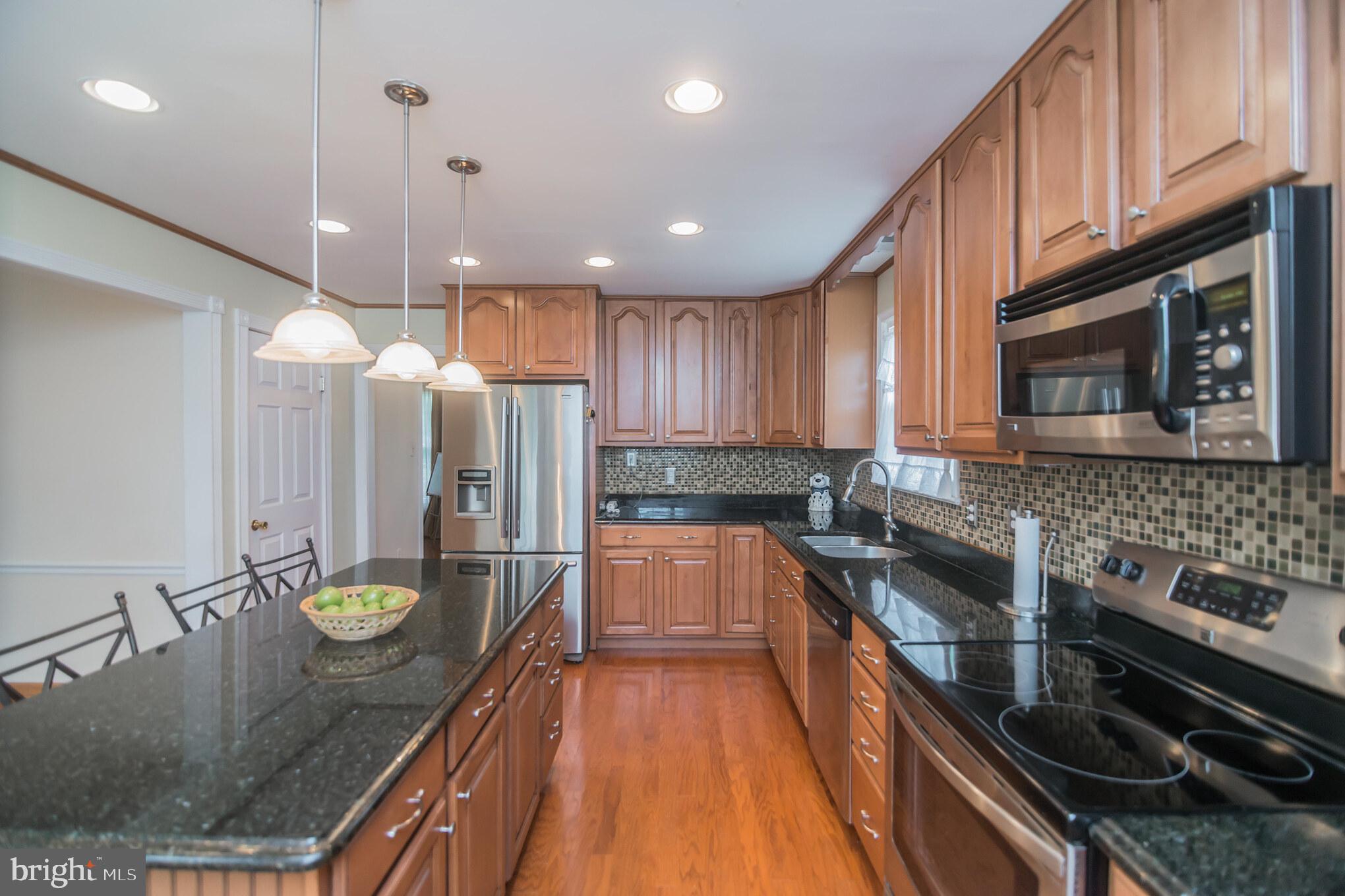 6156 Georgetown Road Broad Run, VA 20137 - Photo 12 of 40 Light and bright!