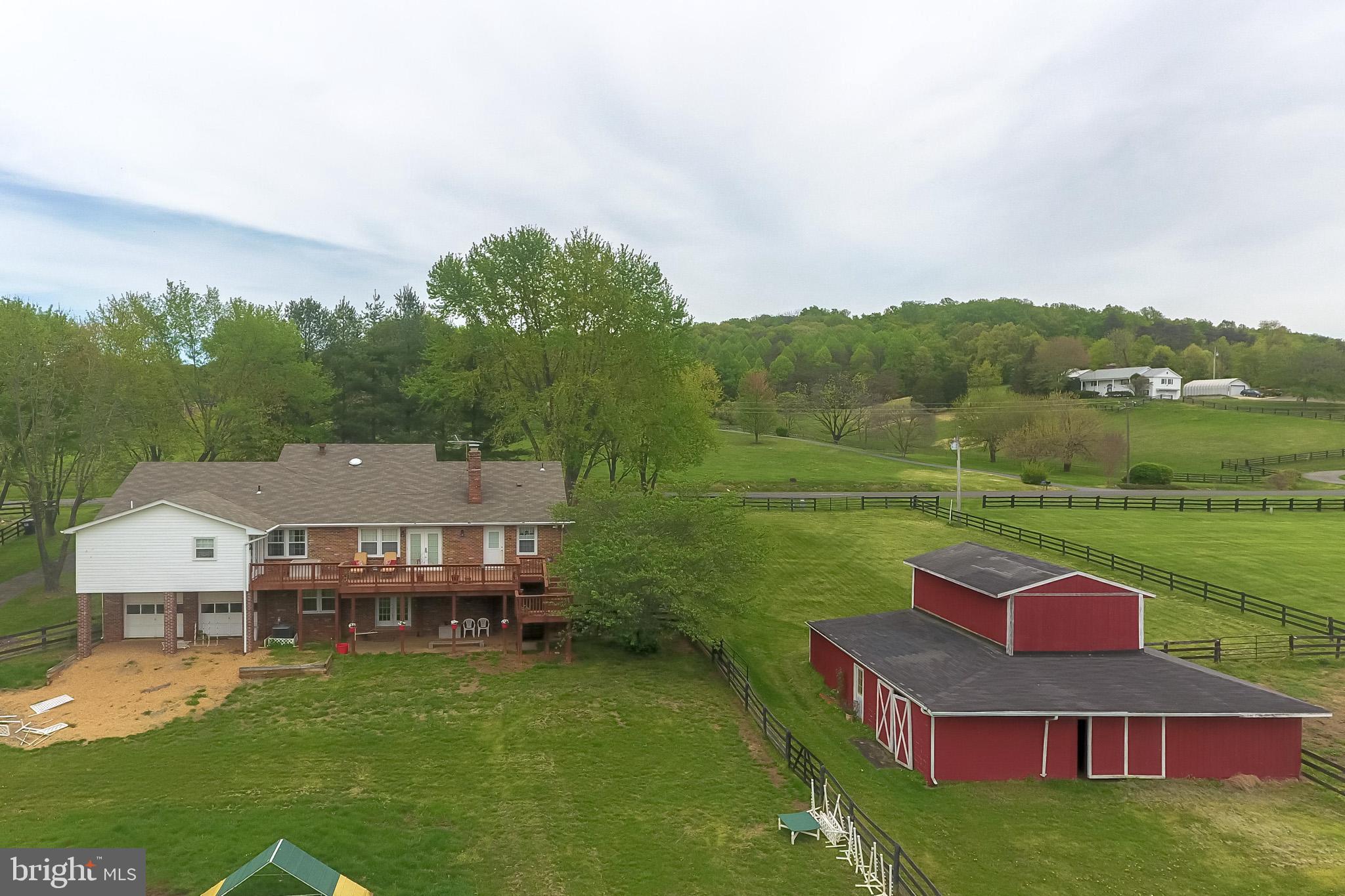 6156 Georgetown Road Broad Run, VA 20137 - Photo 32 of 40 Barn close to house!