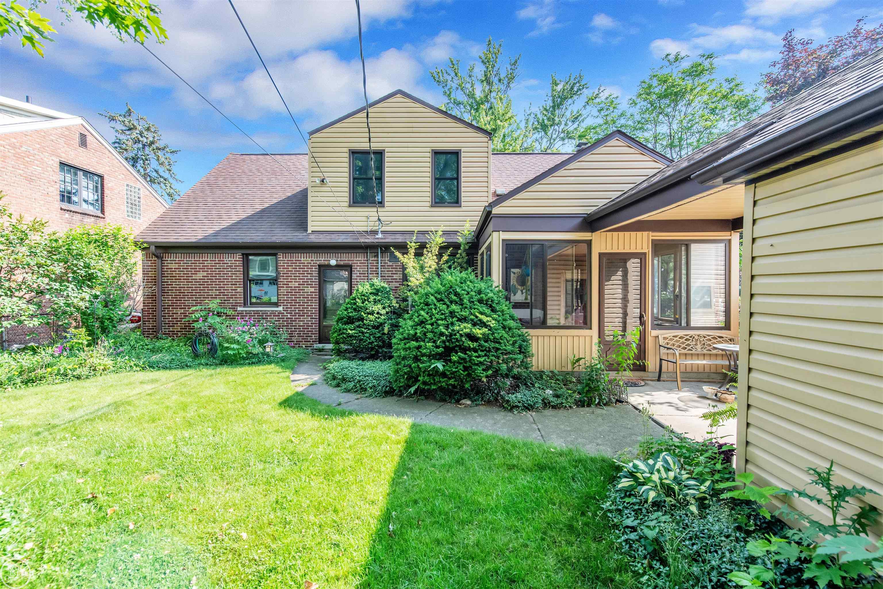403 Cloverly Road Grosse Pointe, MI 48236 - Photo 27 of 32 50113687-26.JPG