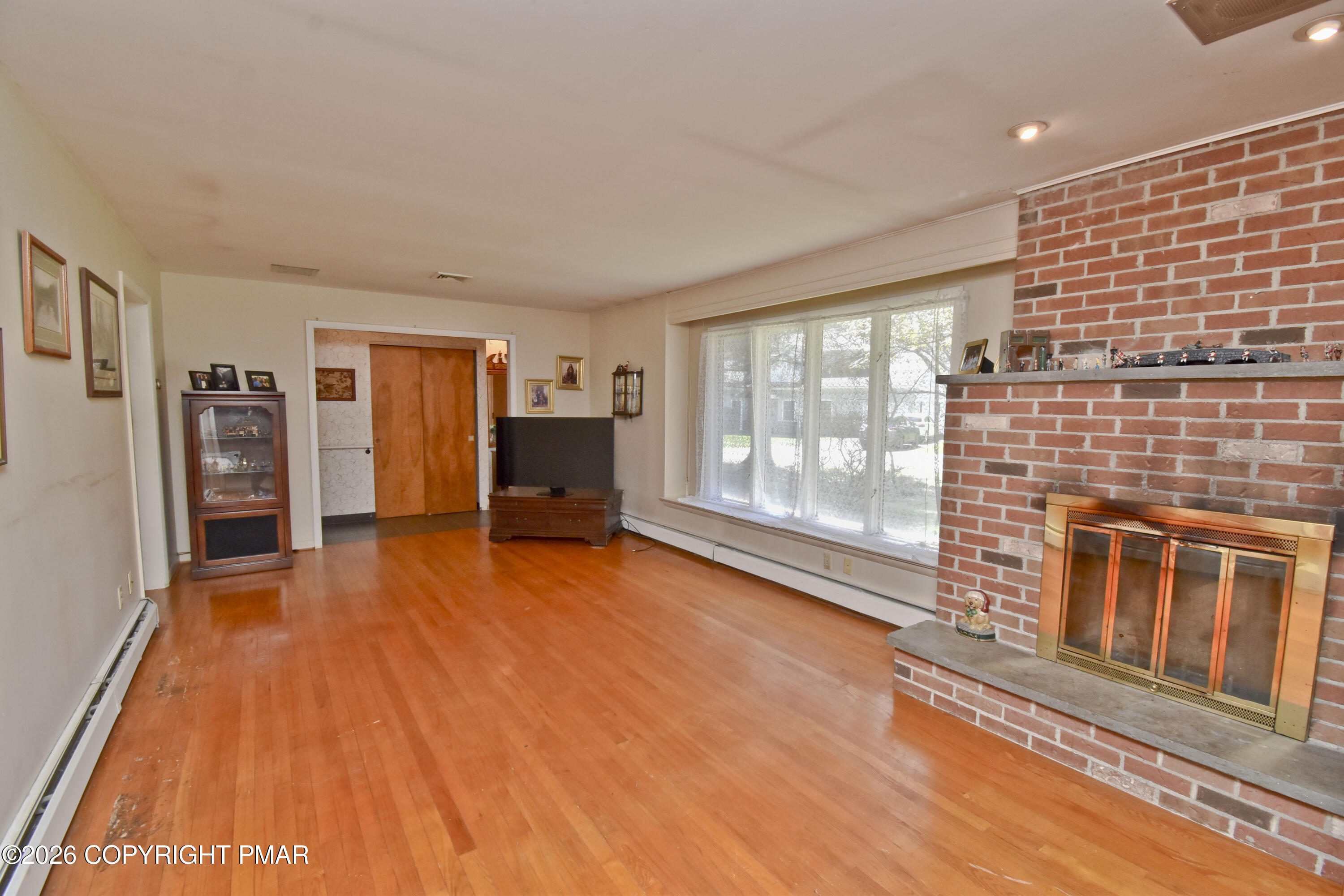 301 Norton Road Stroudsburg, PA 18360 - Photo 5 of 52 2 Living Room (2)