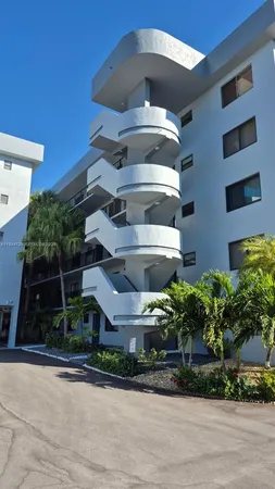 a view of a water fountain in front of a house