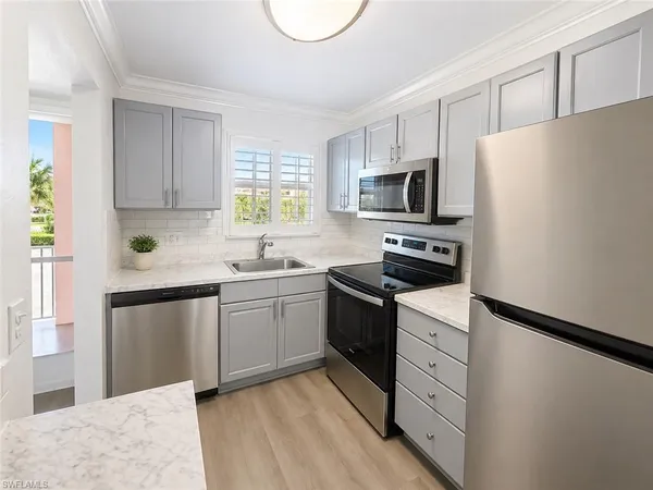 $1,800 | 225 Turtle Lake Court, Unit 210, Naples, FL 34105