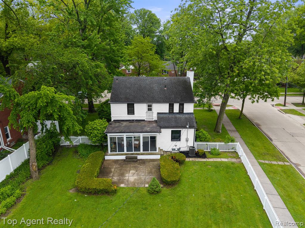 1894 Broadstone Road Grosse Pointe, MI 48236 - Photo 52 of 60