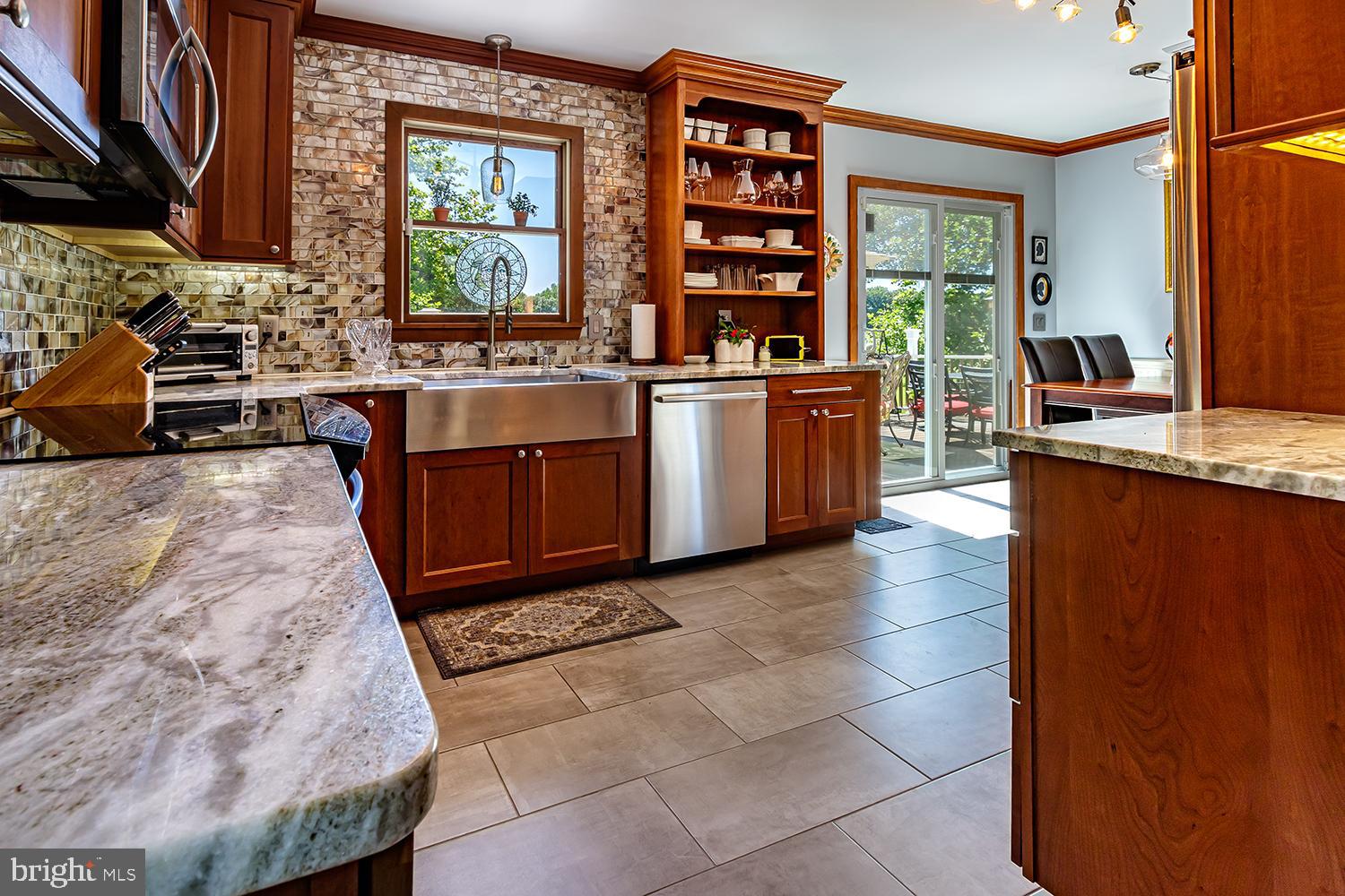 91 Ark Road Lumberton, NJ 08048 - Photo 11 of 46 Granite countertops with glass tiled backsplash