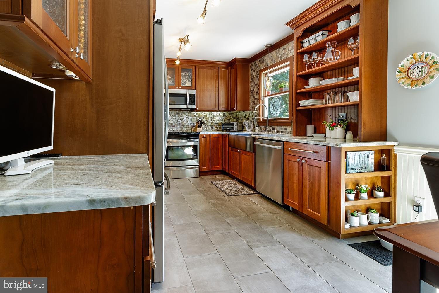 91 Ark Road Lumberton, NJ 08048 - Photo 12 of 46 Mid Continent Semi Custom Cabinetry