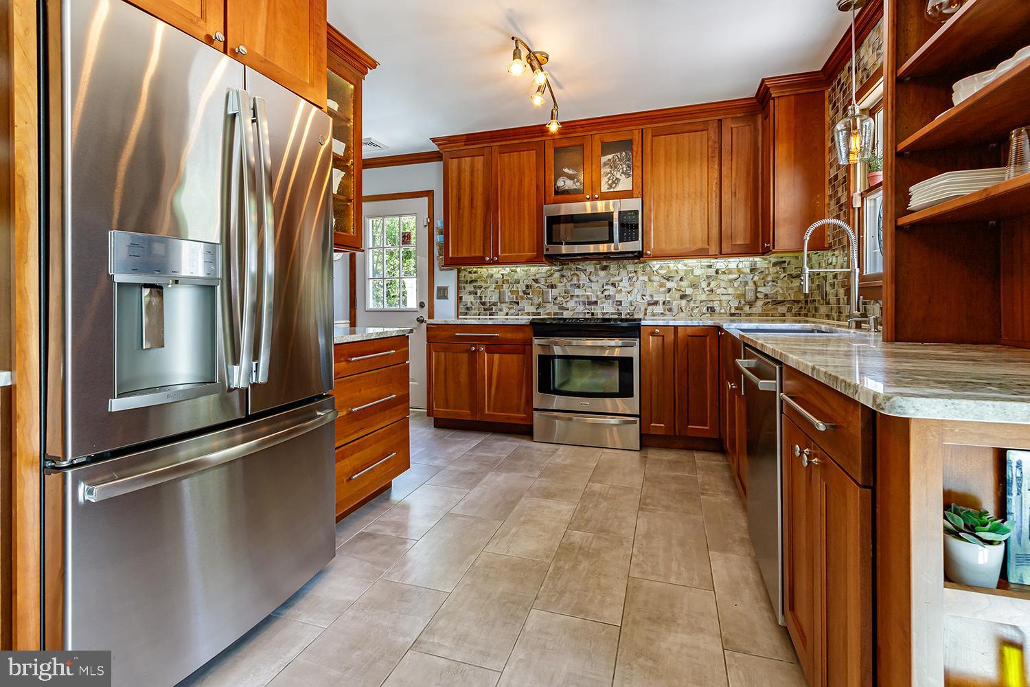 91 Ark Road Lumberton, NJ 08048 - Photo 15 of 46 Induction oven/range with built in microwave above