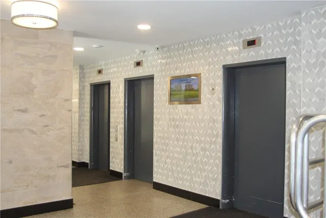 $230,000 | 880 Boynton Avenue, Unit 18A | Soundview