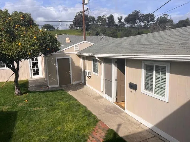 $1,950 | 534 4th Street, Unit A, Hollister, CA 95023