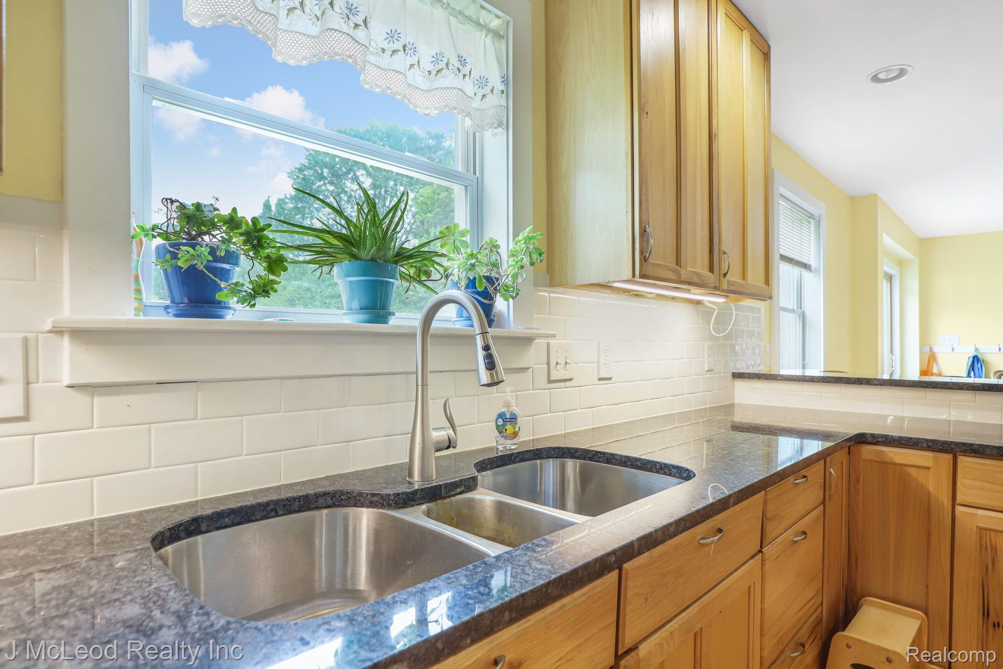 1916 Short Road Saginaw, MI 48609 - Photo 18 of 52 Gallery Image 18