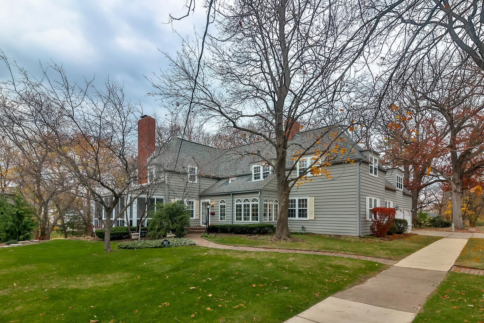 912 Ridgewood Road Rockford, IL 61107 - Photo 1 of 40 Gallery Image 1