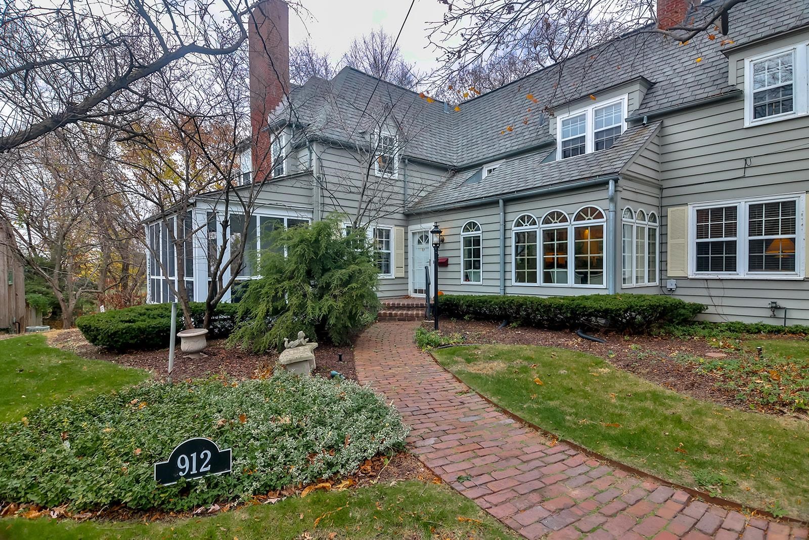 912 Ridgewood Road Rockford, IL 61107 - Photo 2 of 40 Gallery Image 2