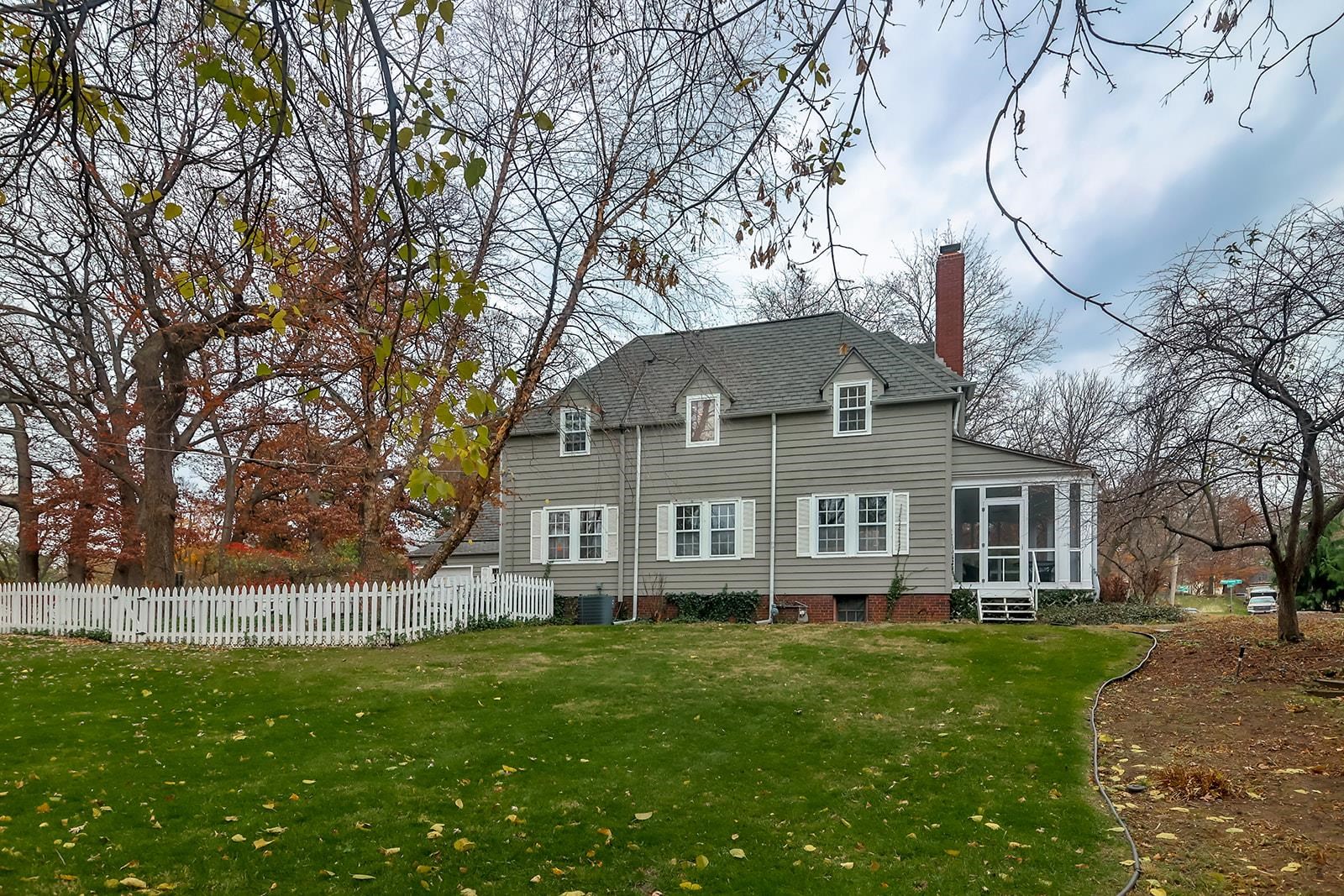 912 Ridgewood Road Rockford, IL 61107 - Photo 3 of 40 Gallery Image 3
