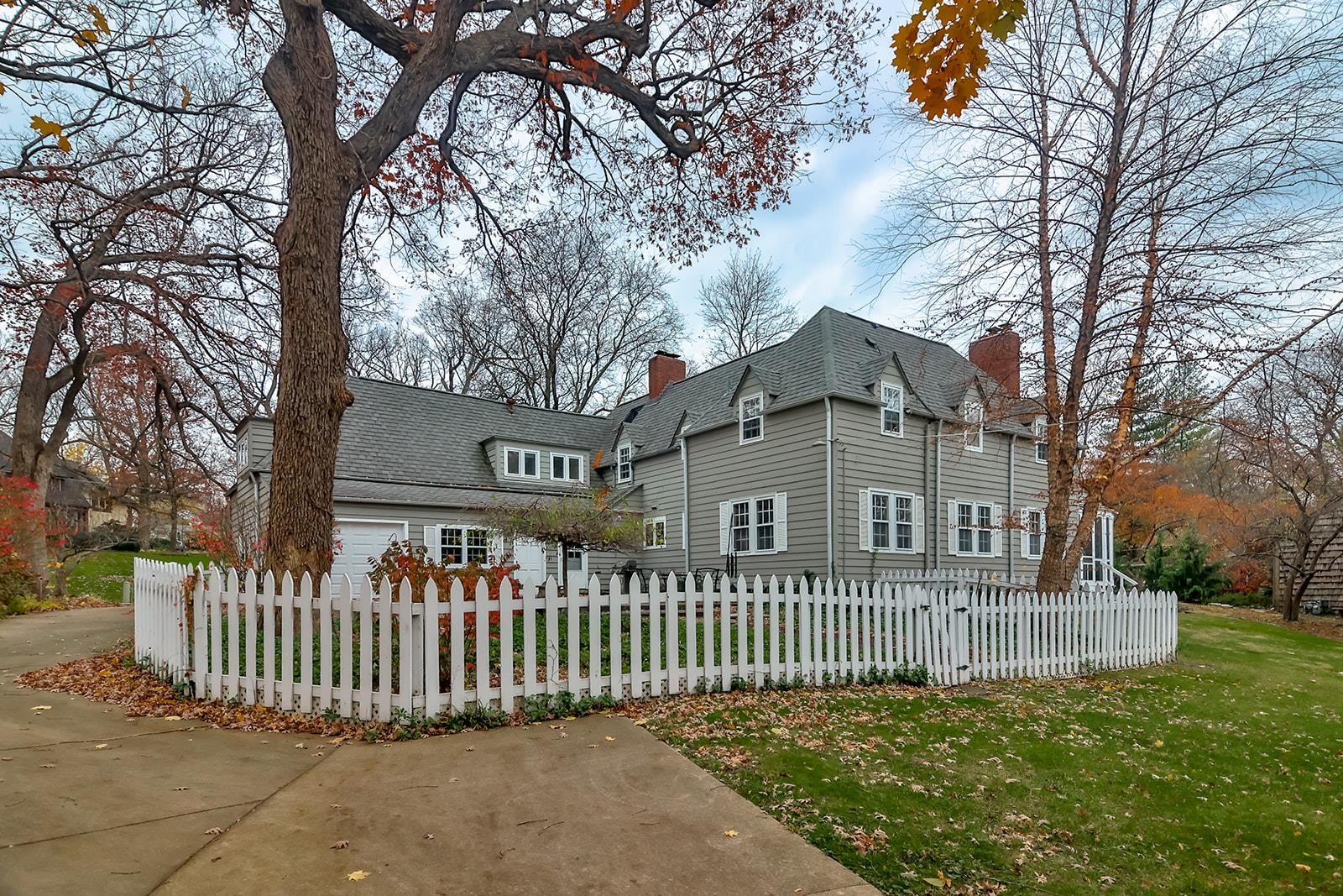 912 Ridgewood Road Rockford, IL 61107 - Photo 4 of 40 Gallery Image 4