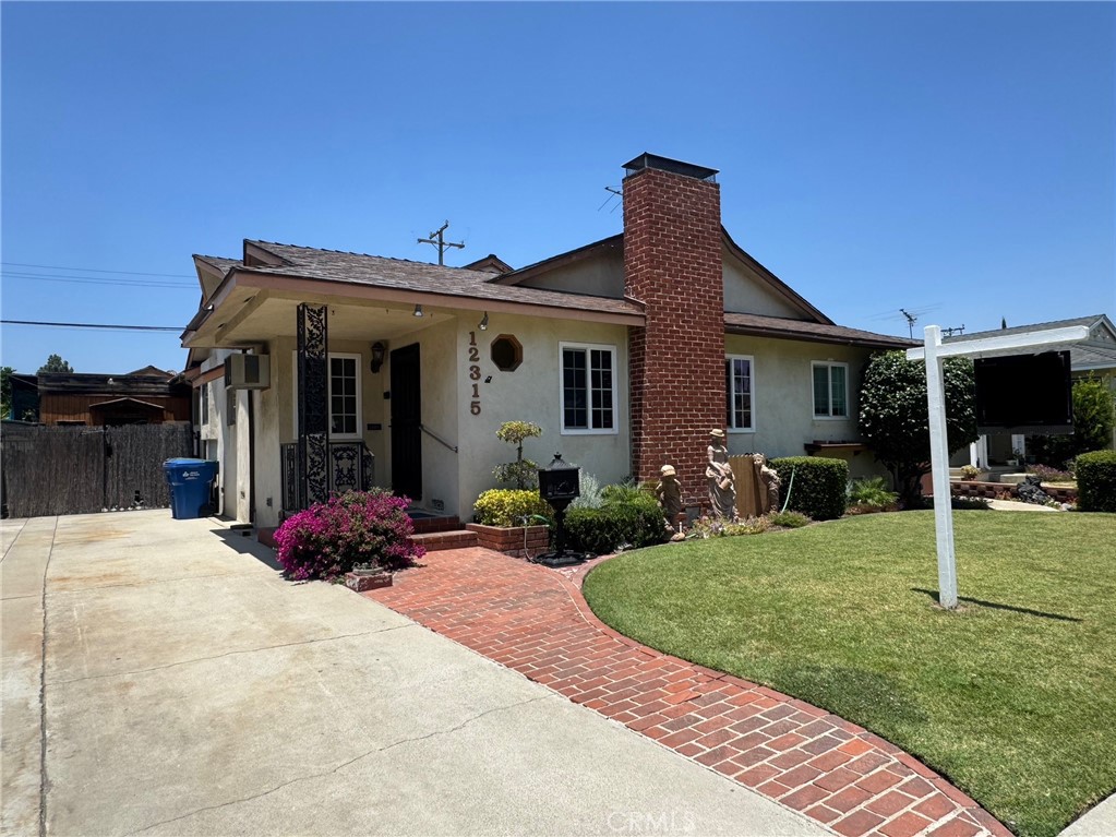 12315 Pomering Road Downey, CA 90242 - Photo 5 of 46