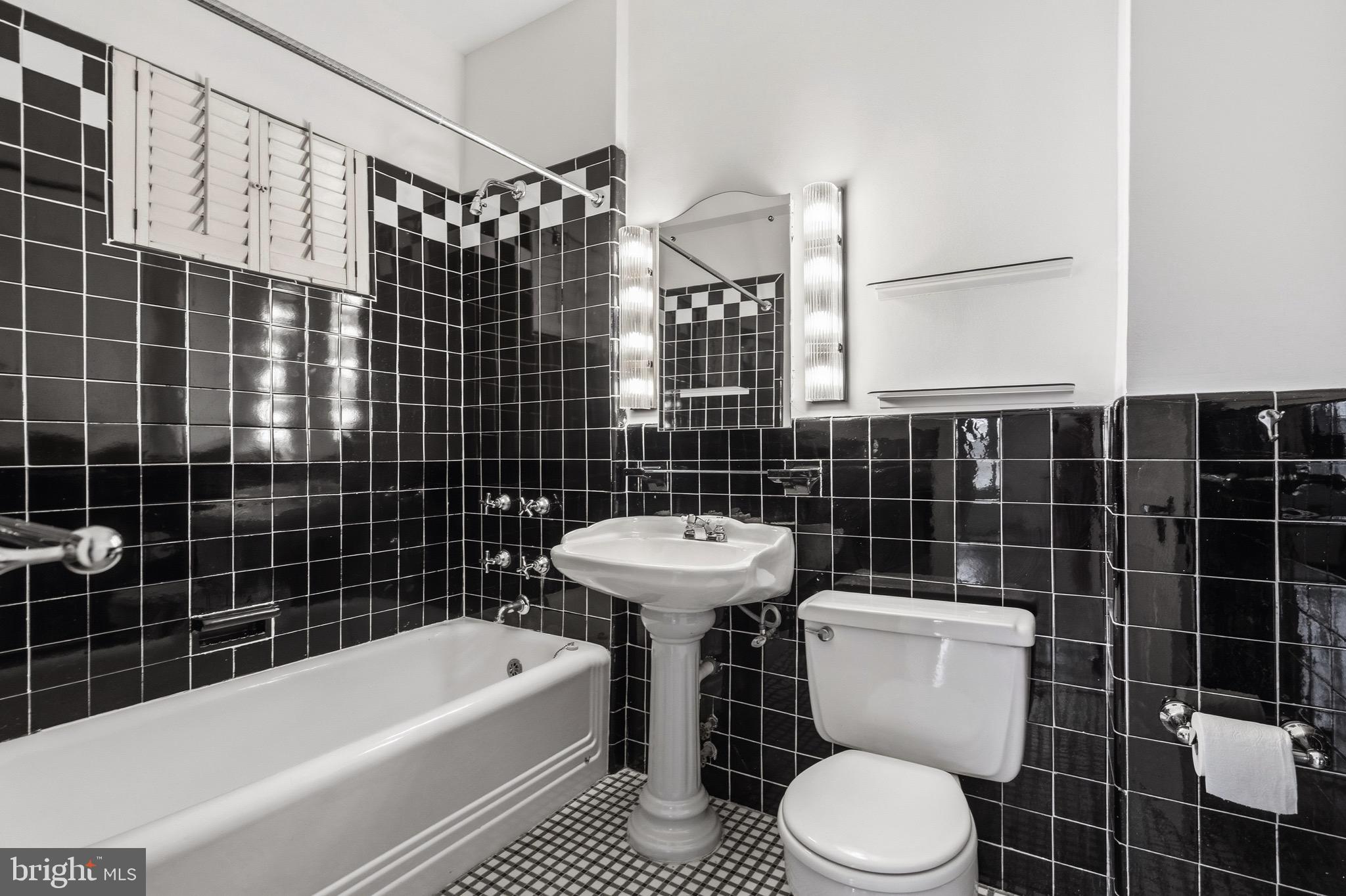 4000 Cathedral Avenue Northwest, Unit 334B/335B Washington, DC 20016 - Photo 25 of 32 a bathroom with a toilet a sink and bathtub