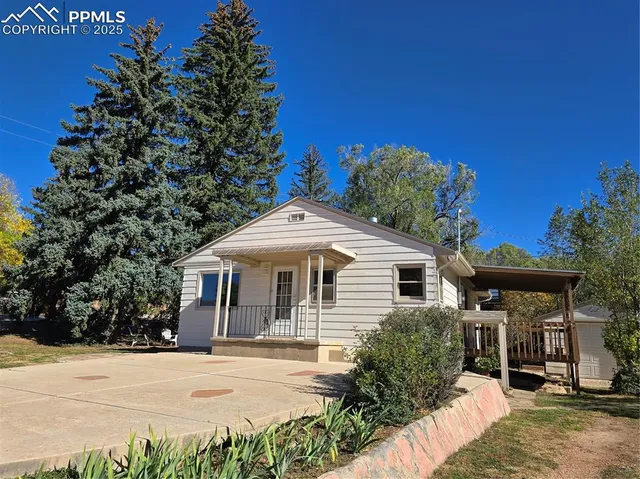 $369,000 | 135 Helena Lane, Colorado Springs, CO 80904