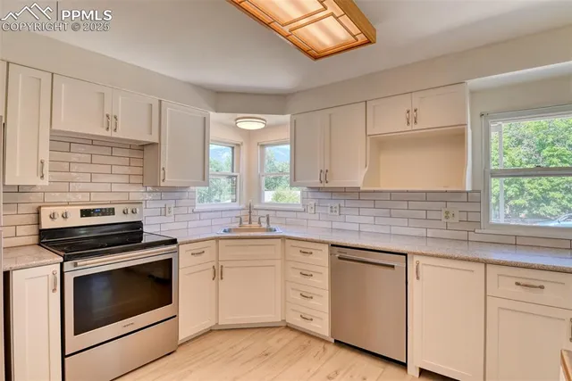 $369,000 | 135 Helena Lane, Colorado Springs, CO 80904