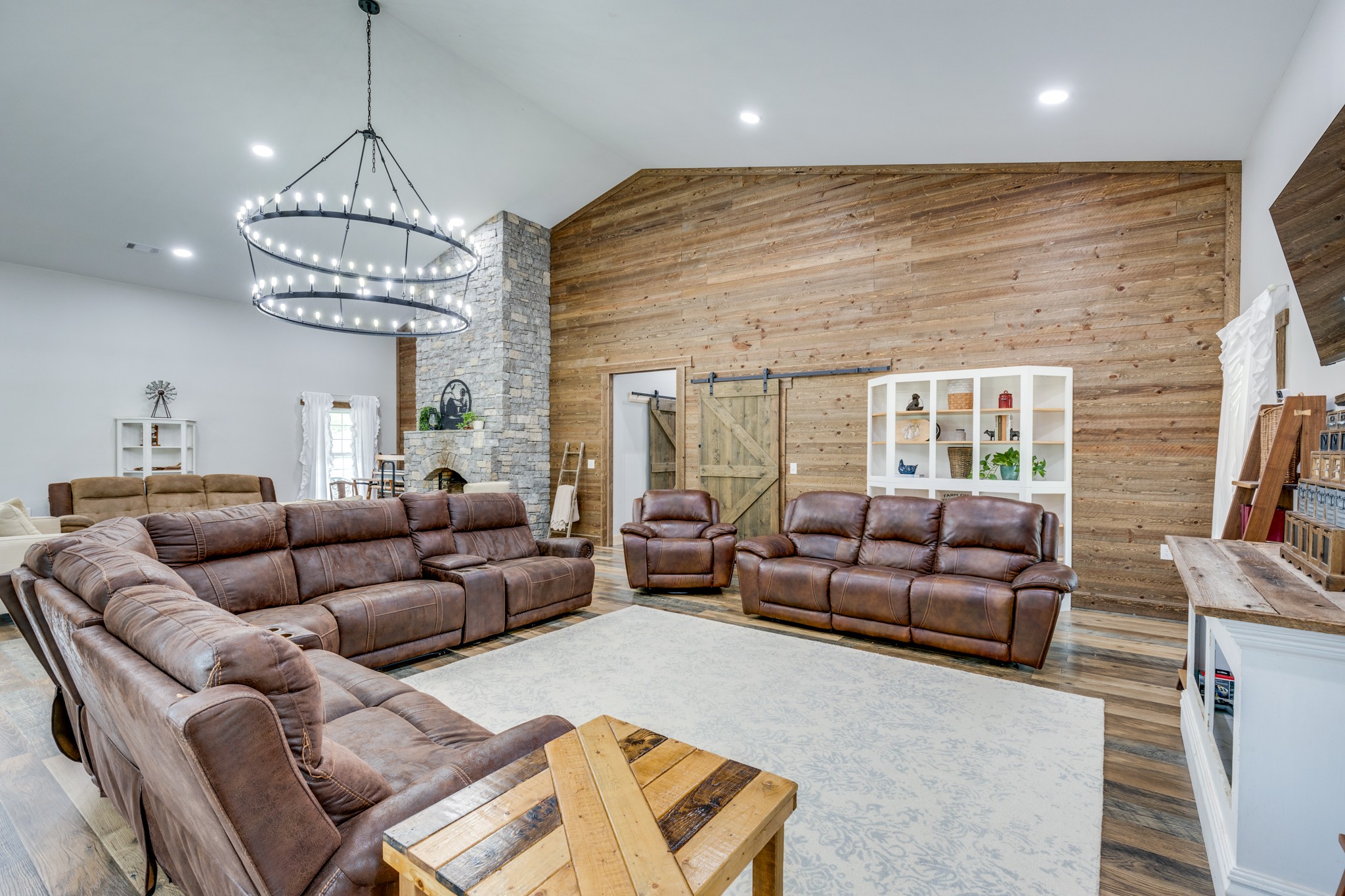 2790 9 Mile Ridge Road Duck River, TN 38454 - Photo 15 of 70 a living room with furniture