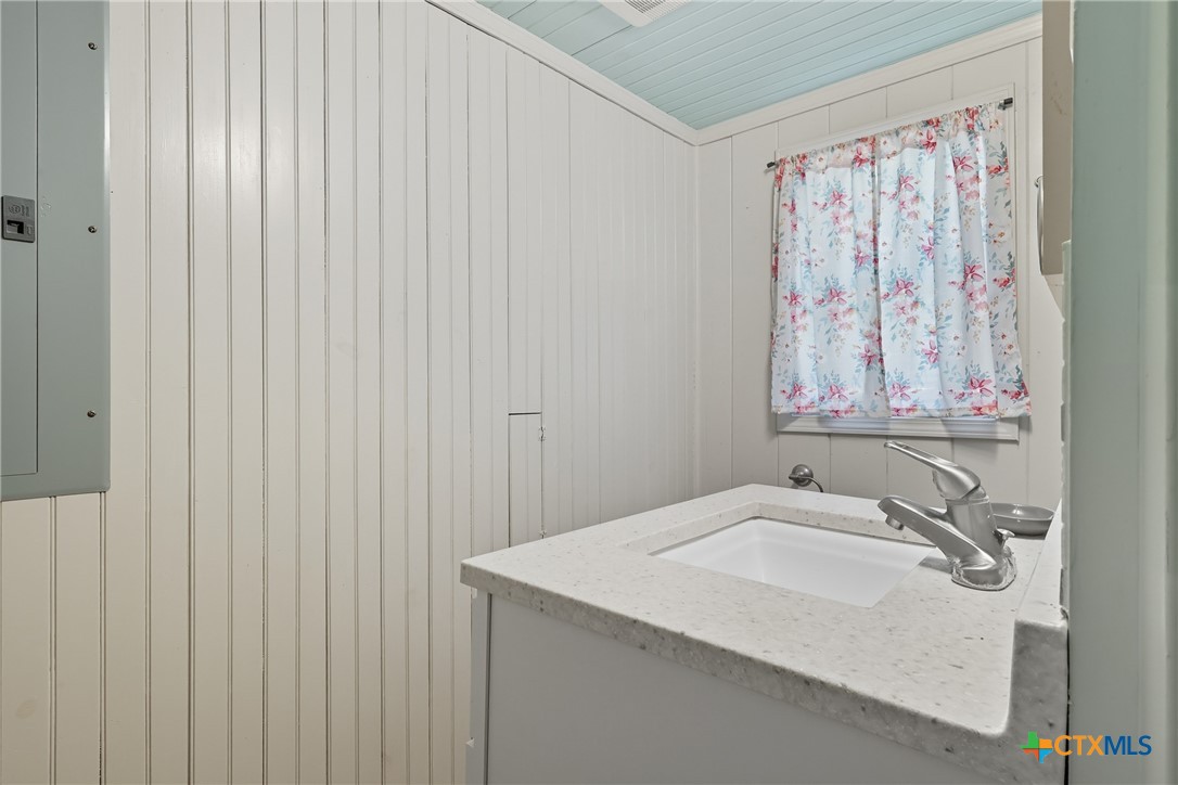 488 Alamo Beach Avenue Port Lavaca, TX 77979 - Photo 15 of 36 a bathroom with a sink and a mirror