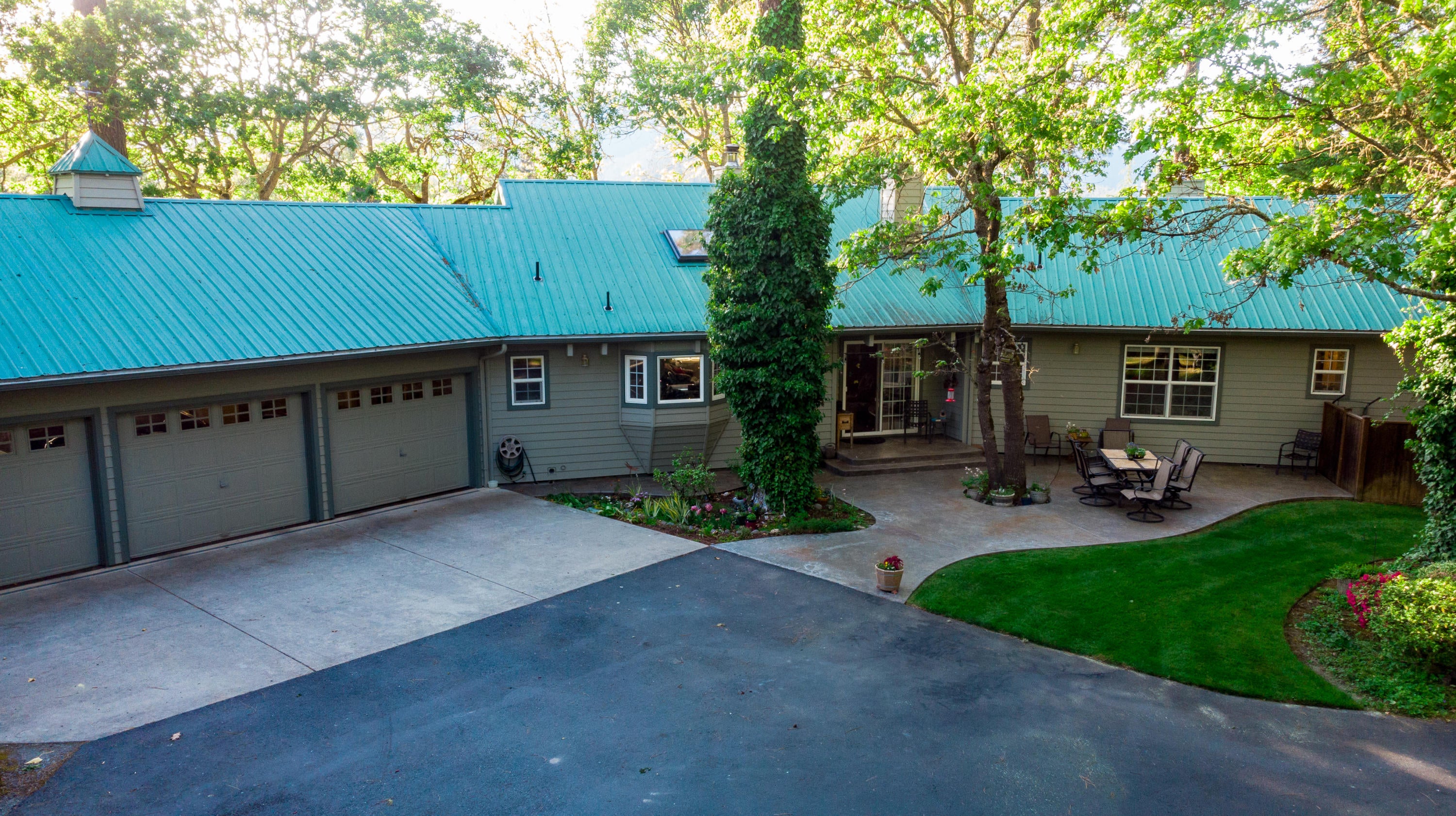 1316 East Fork Road Williams, OR 97544 - Photo 40 of 56 1316 East Fork Rd, Williams, OR-30