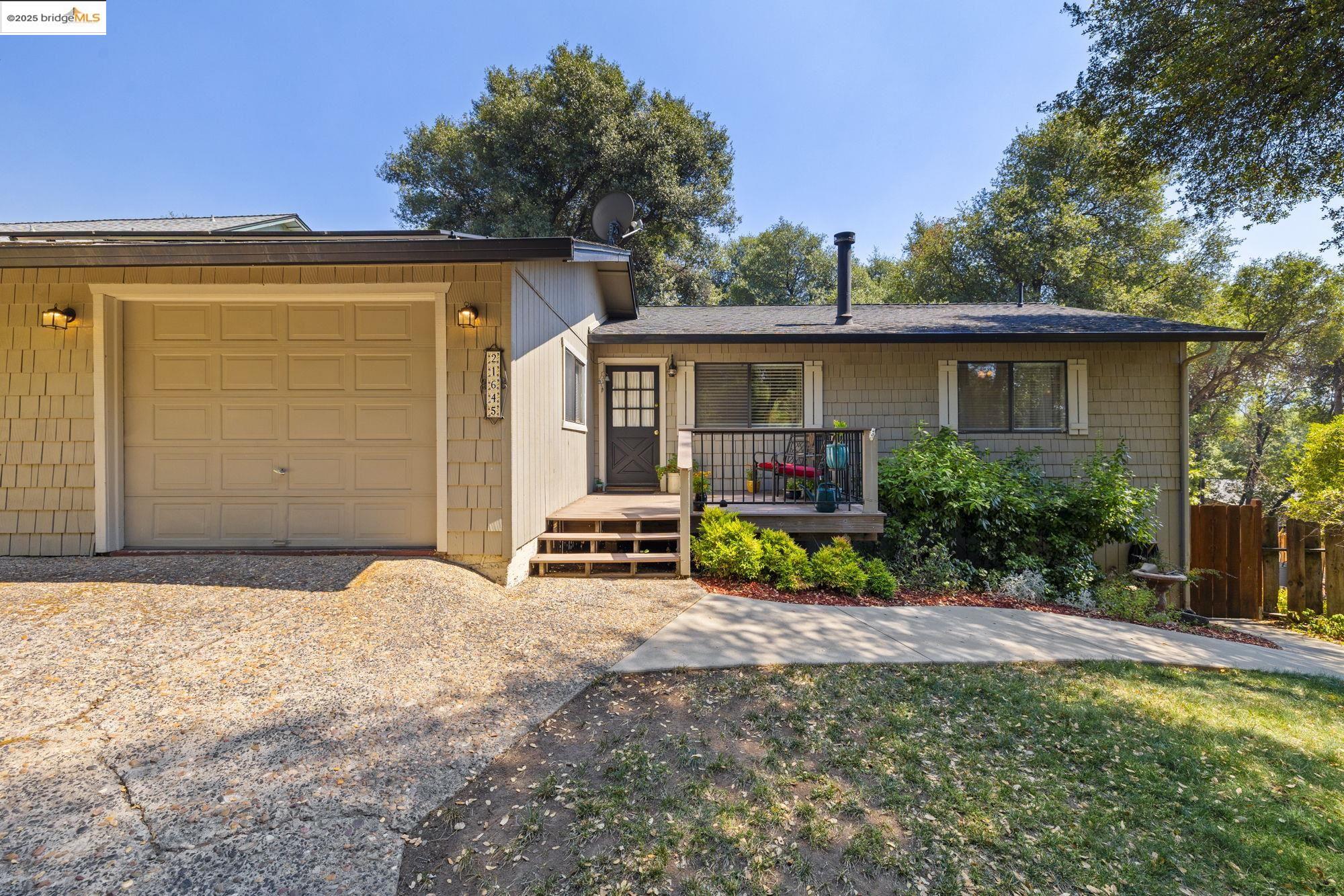 21645 La Vereda Road Sonora, CA 95370 - Photo 3 of 32 a house with outdoor space