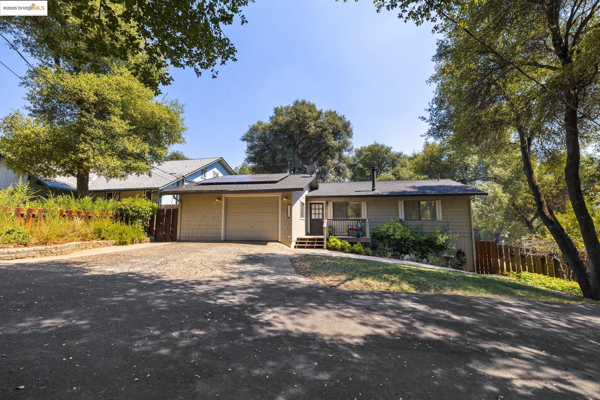 21645 La Vereda Road Sonora, CA 95370 - Photo 32 of 32 a front view of house with yard and trees