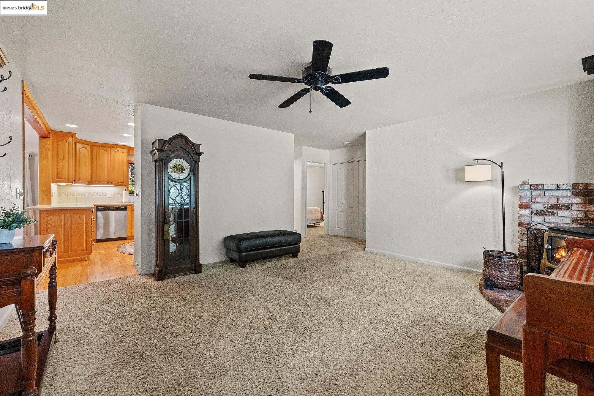 21645 La Vereda Road Sonora, CA 95370 - Photo 6 of 32 a living room with furniture and a window