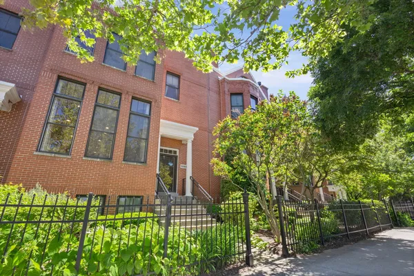 $785,000 | 2064 Valor Court, Glenview, IL 60026