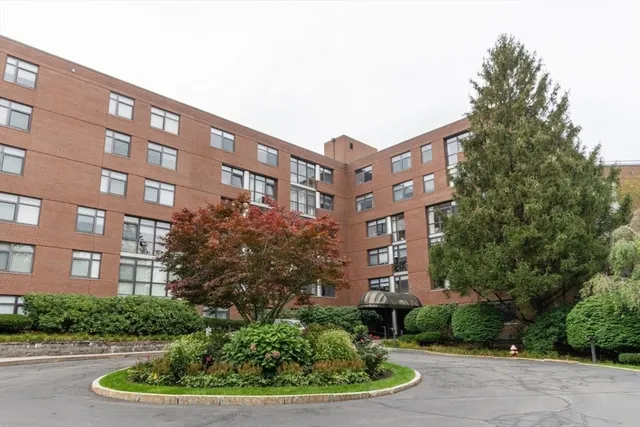 $1,898,000 | 79 Florence Street, Unit 402S, Newton, MA 02467