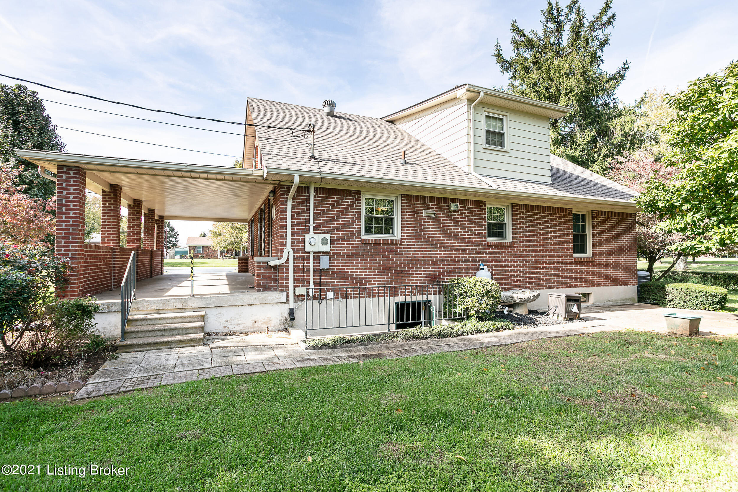 208 Manton Road Bardstown, KY 40004 - Photo 3 of 34 0D738A8F-CB13-4667-8A16-D206FCA51159