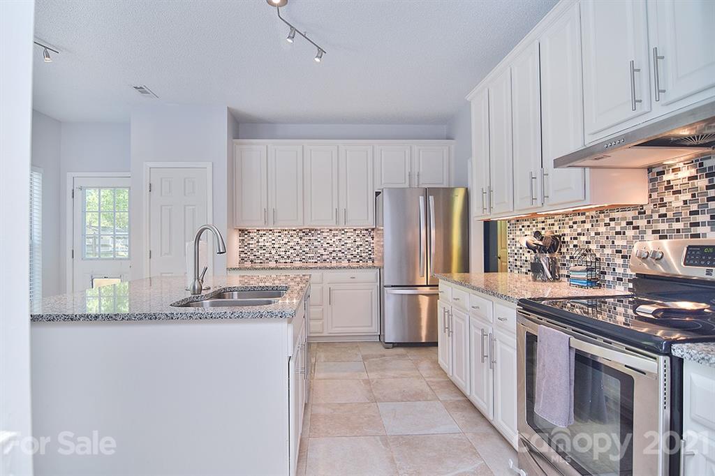 8134 Hunley Ridge Road Matthews, NC 28104 - Photo 9 of 34 Gallery Image 9