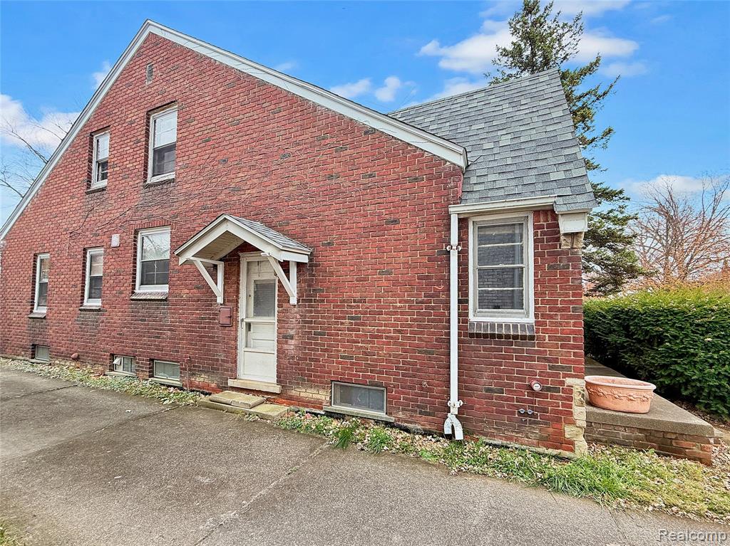 1768 Hampton Road Grosse Pointe Woods, MI 48236 - Photo 34 of 46