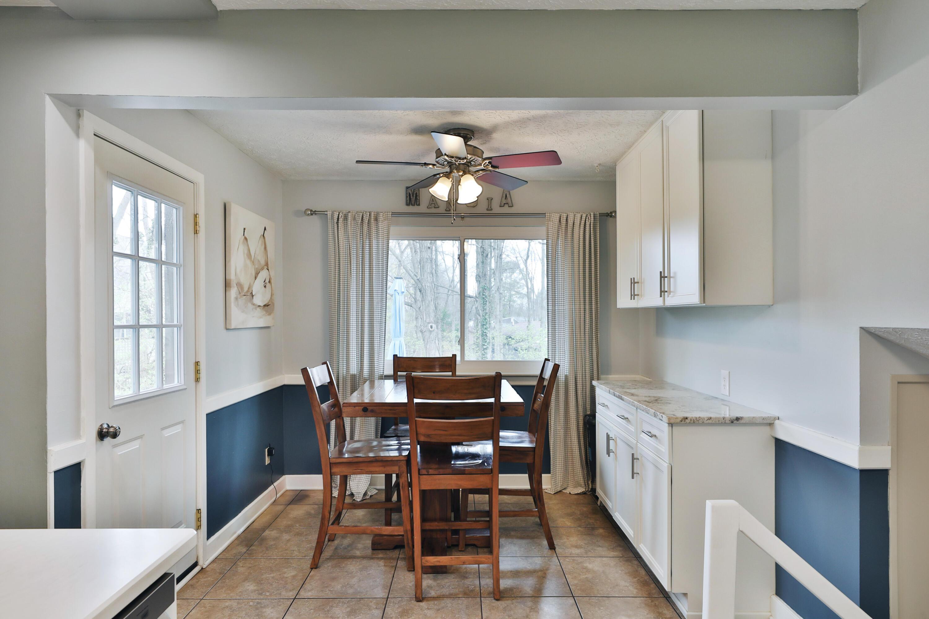 7044 Linworth Road Columbus, OH 43235 - Photo 18 of 48 Eat-in kitchen