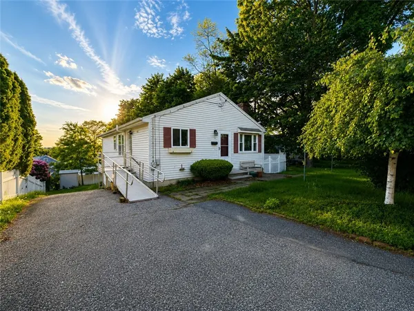$434,900 | 285 St Louis Avenue, Woonsocket, RI 02895