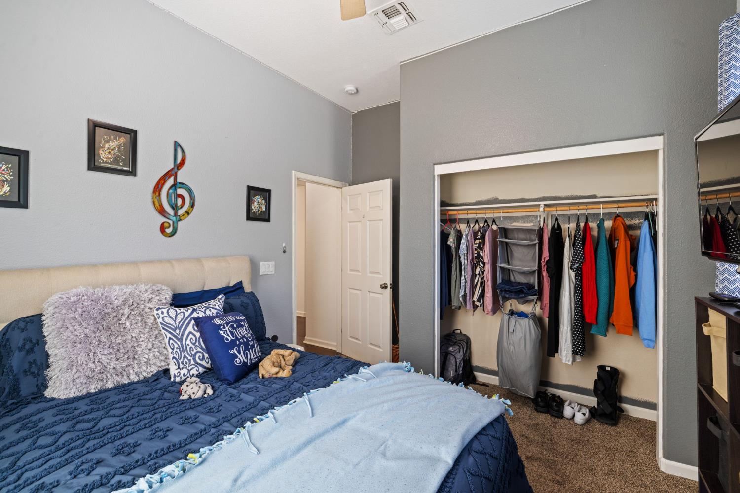 562 Ranger Street Oakdale, CA 95361 - Photo 14 of 64 Downstairs bedroom