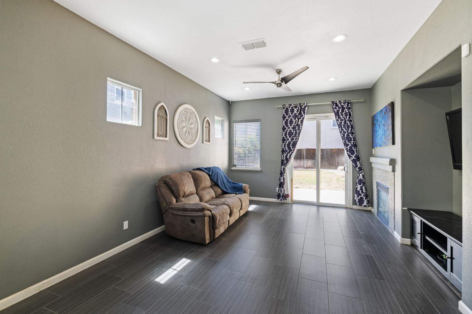 562 Ranger Street Oakdale, CA 95361 - Photo 19 of 64 Family room, ceiling fan, gas log fireplace