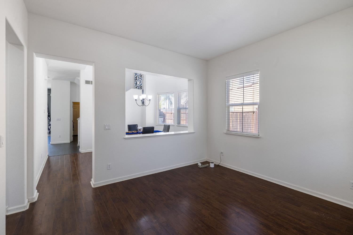562 Ranger Street Oakdale, CA 95361 - Photo 7 of 64 Living room