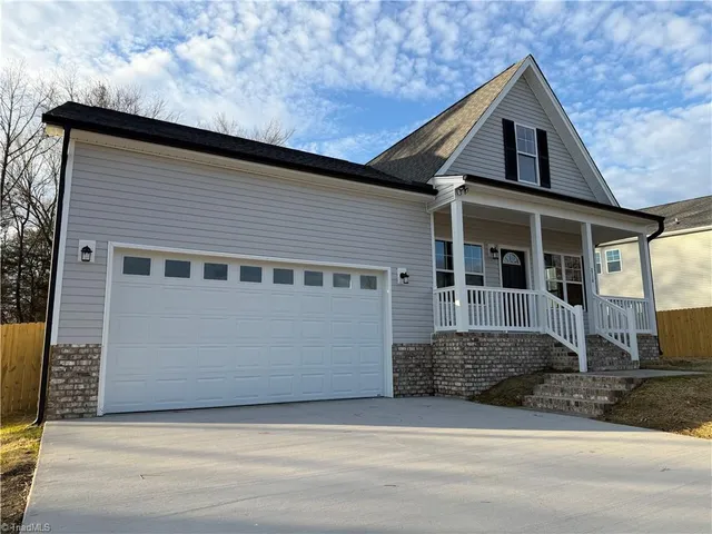 $371,000 | 2710 Griffith Road, Winston-Salem, NC 27103