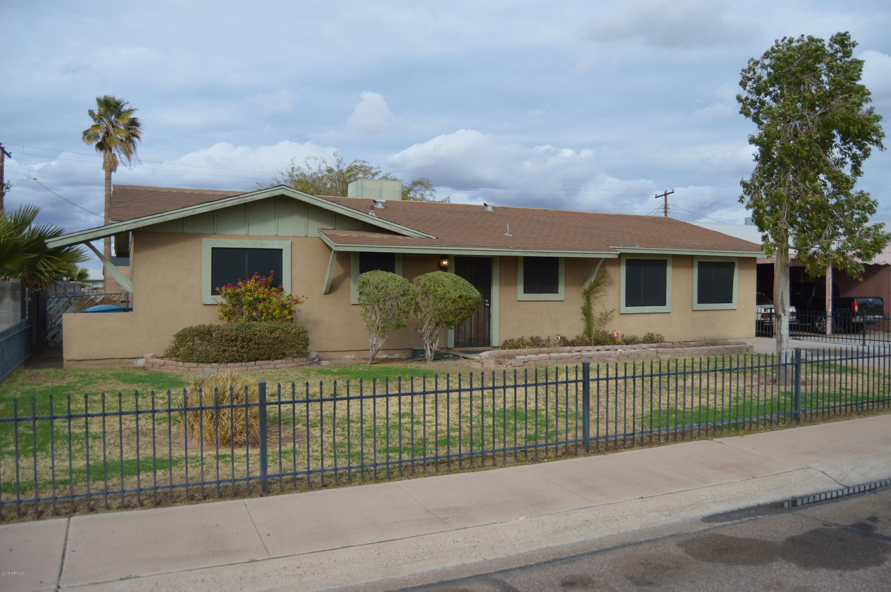 2312 East Chipman Road Phoenix, AZ 85040 - Photo 2 of 22 Front of Home