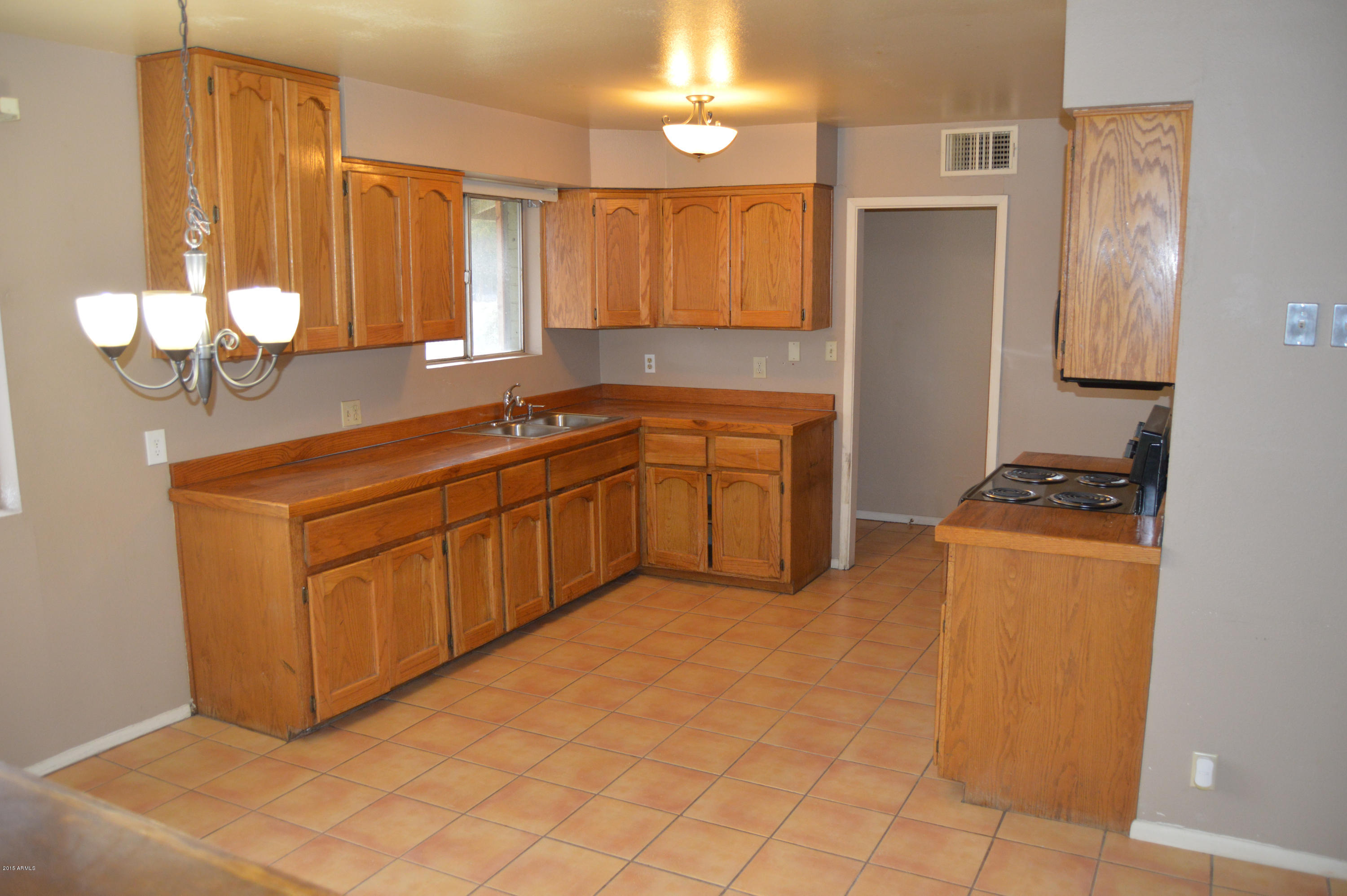 2312 East Chipman Road Phoenix, AZ 85040 - Photo 8 of 22 Kitchen