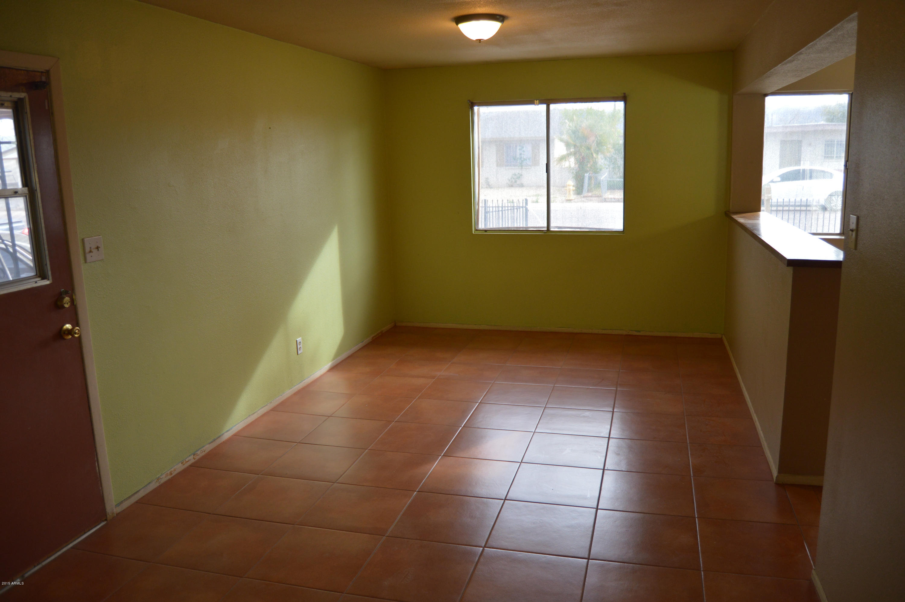 2312 East Chipman Road Phoenix, AZ 85040 - Photo 10 of 22 Living Room/Dining