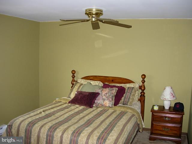 582 Oak Tree Road Manheim, PA 17545 - Photo 4 of 6