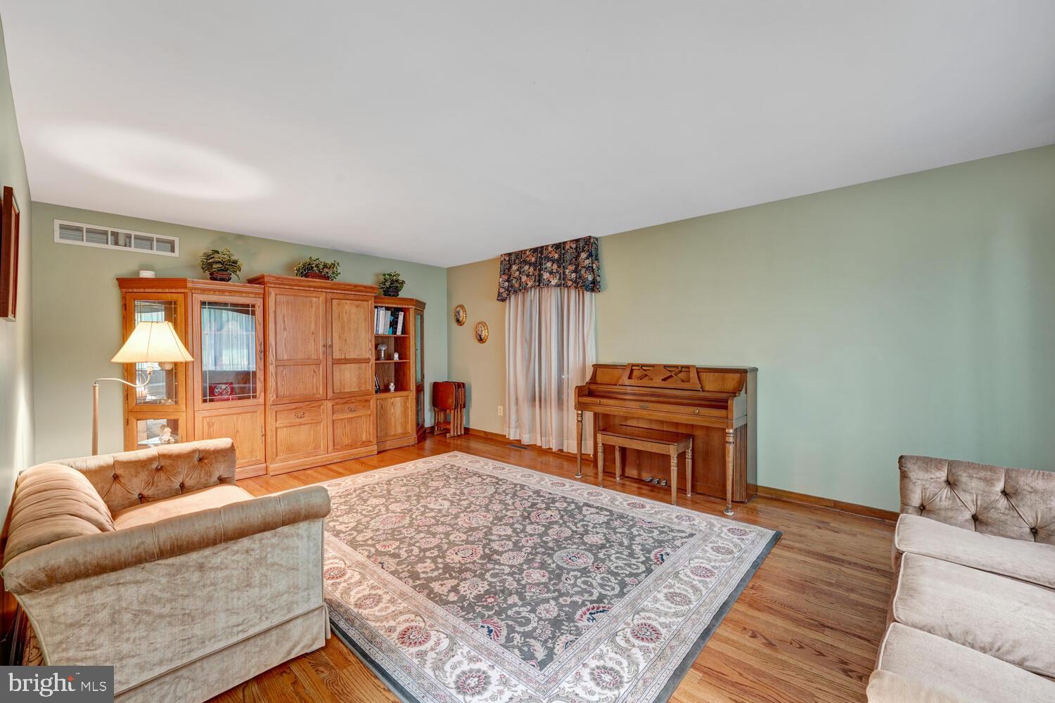 813 Marlboro Spring Road Kennett Square, PA 19348 - Photo 19 of 57 Living Room