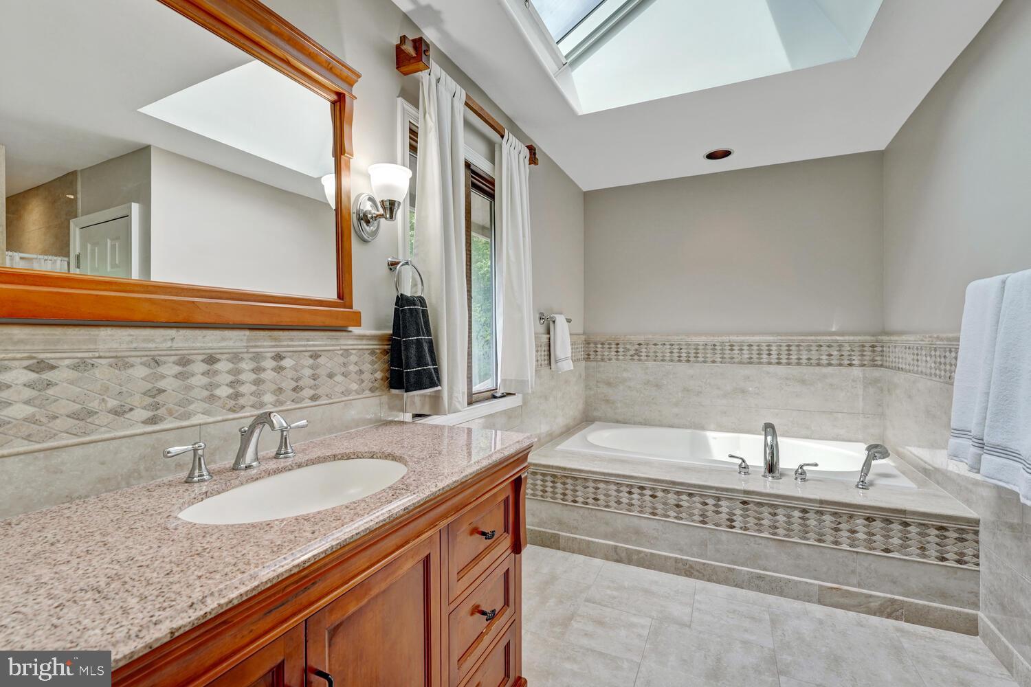 813 Marlboro Spring Road Kennett Square, PA 19348 - Photo 29 of 57 Main Bathroom with Soaking Tub