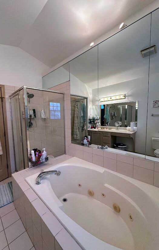 1518 West 96th Place Crown Point, IN 46307 - Photo 24 of 37 a bathroom with a tub a sink and a mirror