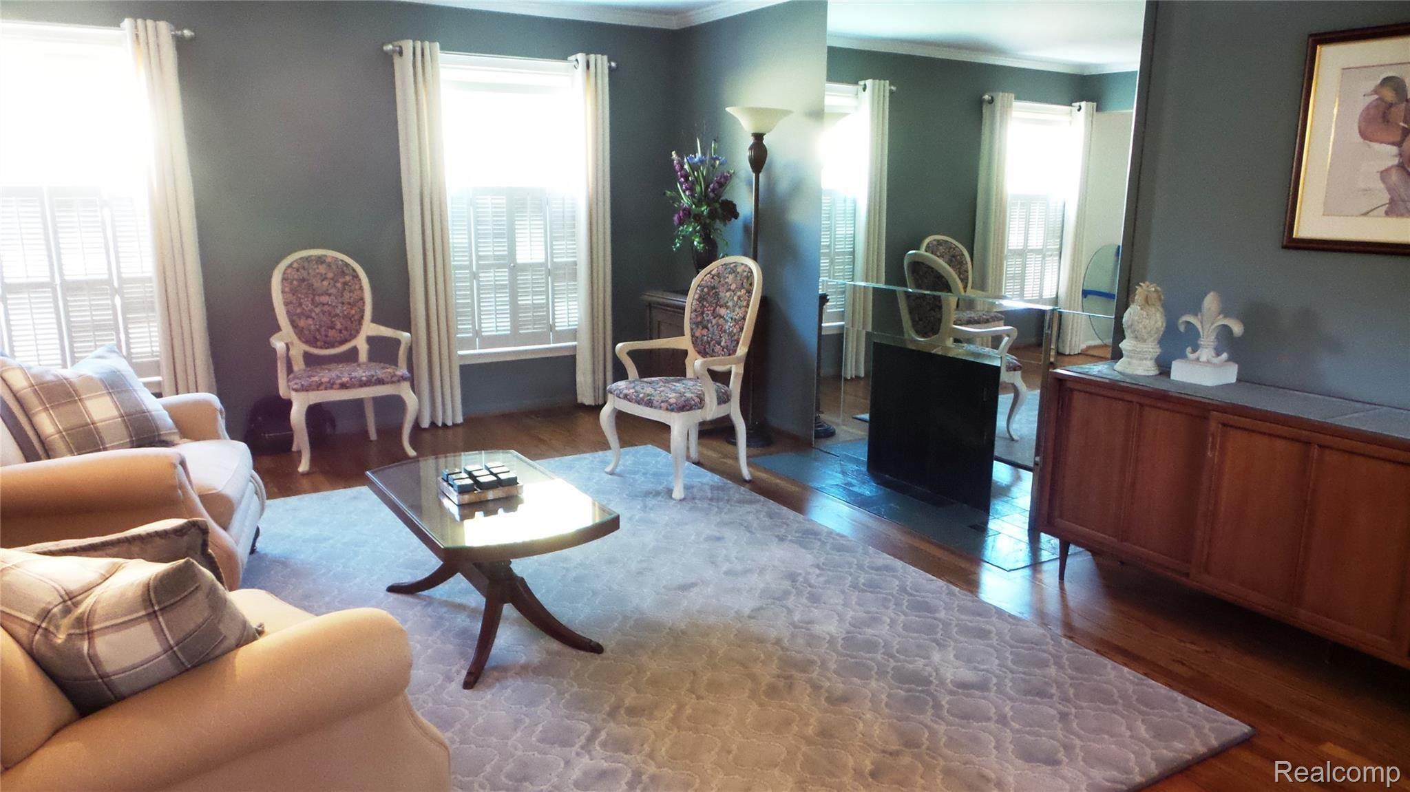 905 Cook Road Grosse Pointe, MI 48236 - Photo 4 of 38 Living with fireplace.jpg