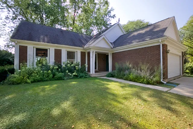 $3,200 | 5 Castlegate Court, Vernon Hills, IL 60061