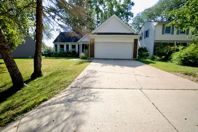 $3,200 | 5 Castlegate Court, Vernon Hills, IL 60061