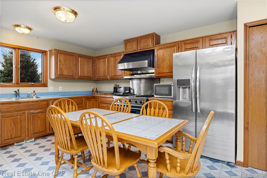 1135 Holmes Road Allenton, MI 48002 - Photo 14 of 59