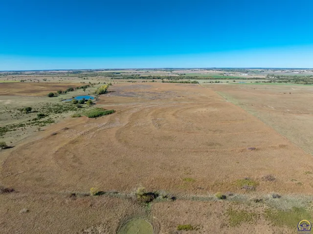 $1 | 0 11th Street, Clay Center, KS 67432